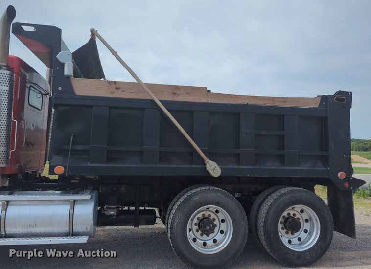 image for item NG9891 2002 Kenworth  W900 dump truck