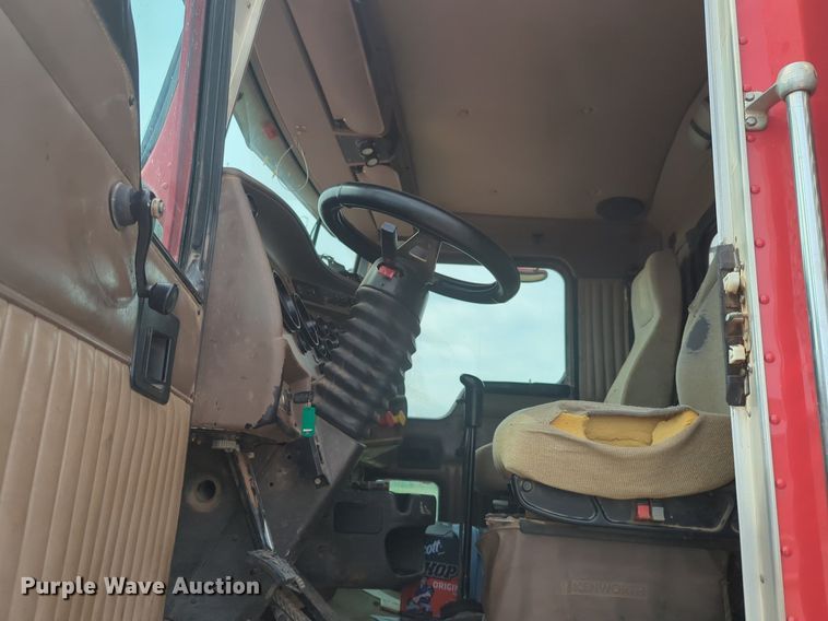 image for item NG9891 2002 Kenworth  W900 dump truck