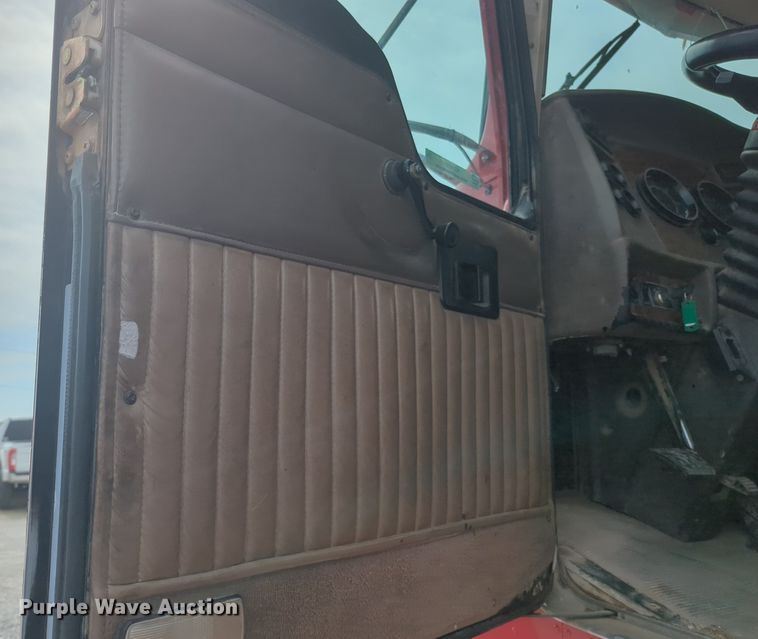 image for item NG9891 2002 Kenworth  W900 dump truck