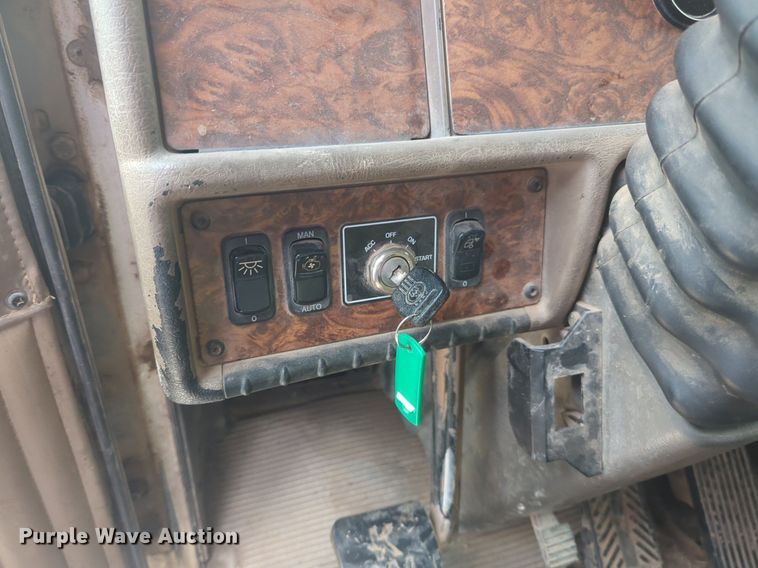 image for item NG9891 2002 Kenworth  W900 dump truck