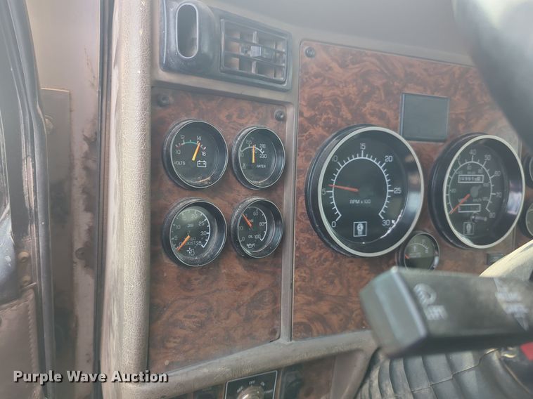 image for item NG9891 2002 Kenworth  W900 dump truck