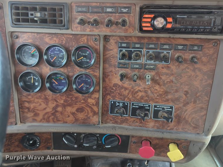 image for item NG9891 2002 Kenworth  W900 dump truck