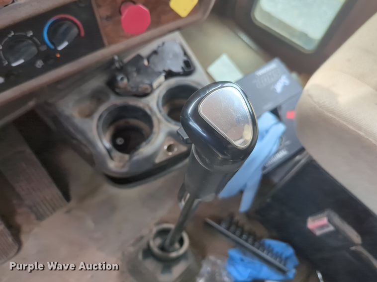 image for item NG9891 2002 Kenworth  W900 dump truck