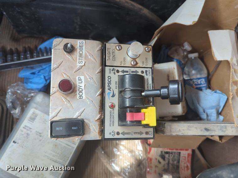 image for item NG9891 2002 Kenworth  W900 dump truck