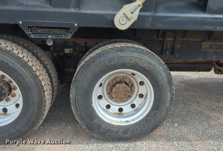 image for item NG9891 2002 Kenworth  W900 dump truck