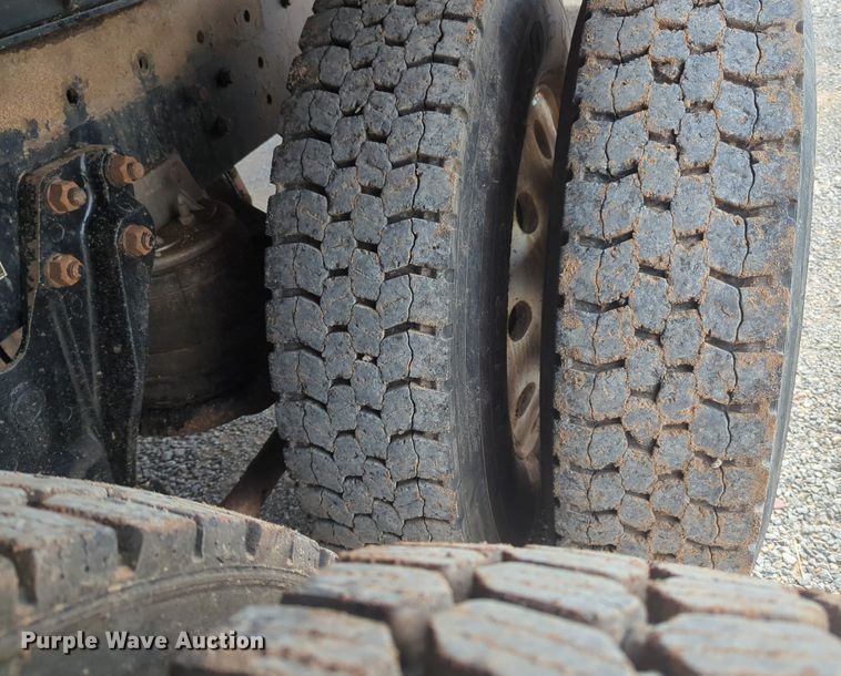 image for item NG9891 2002 Kenworth  W900 dump truck