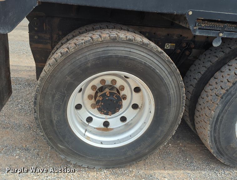 image for item NG9891 2002 Kenworth  W900 dump truck