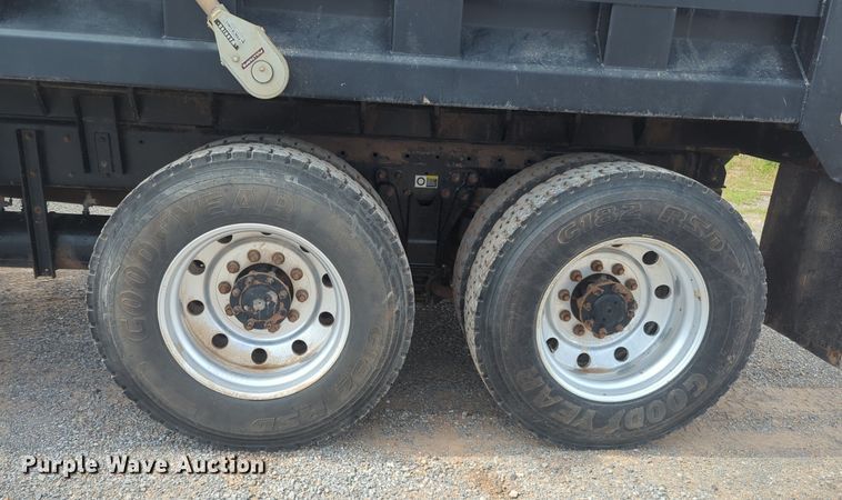 image for item NG9891 2002 Kenworth  W900 dump truck