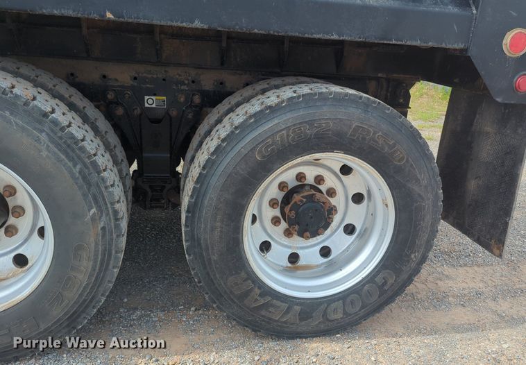 image for item NG9891 2002 Kenworth  W900 dump truck