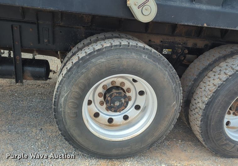 image for item NG9891 2002 Kenworth  W900 dump truck