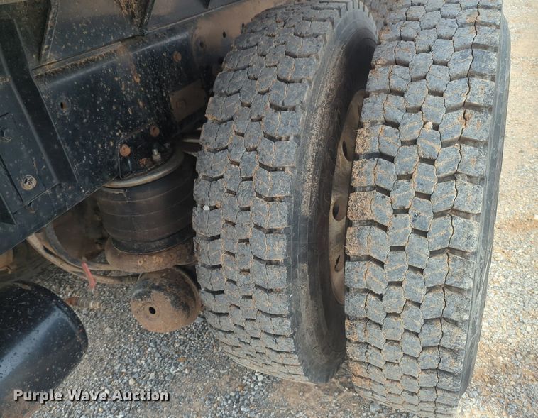 image for item NG9891 2002 Kenworth  W900 dump truck