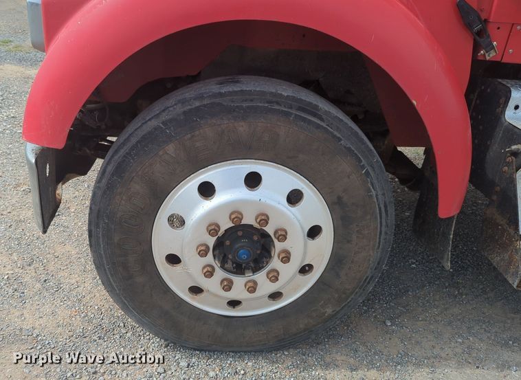 image for item NG9891 2002 Kenworth  W900 dump truck