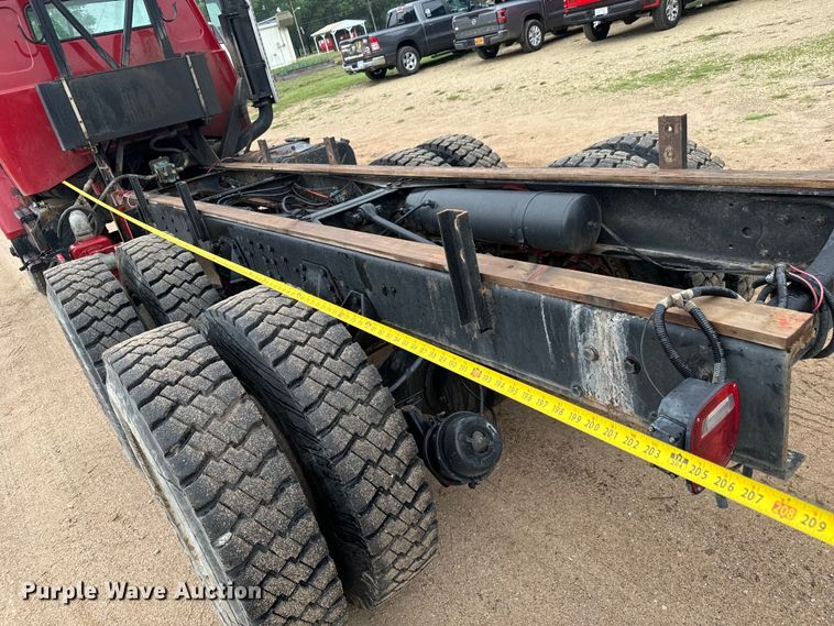 image for item NL9917 1982 GMC Brigadier  truck cab and chassis