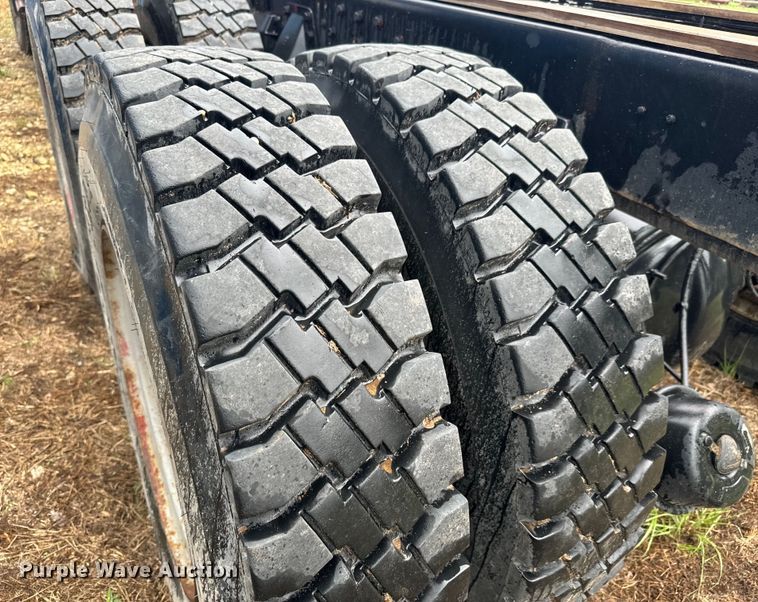 image for item NL9917 1982 GMC Brigadier  truck cab and chassis