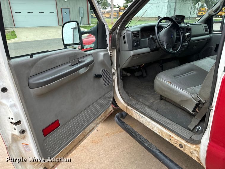 image for item NL9918 2002 Ford F450 Super Duty XL brush fire truck