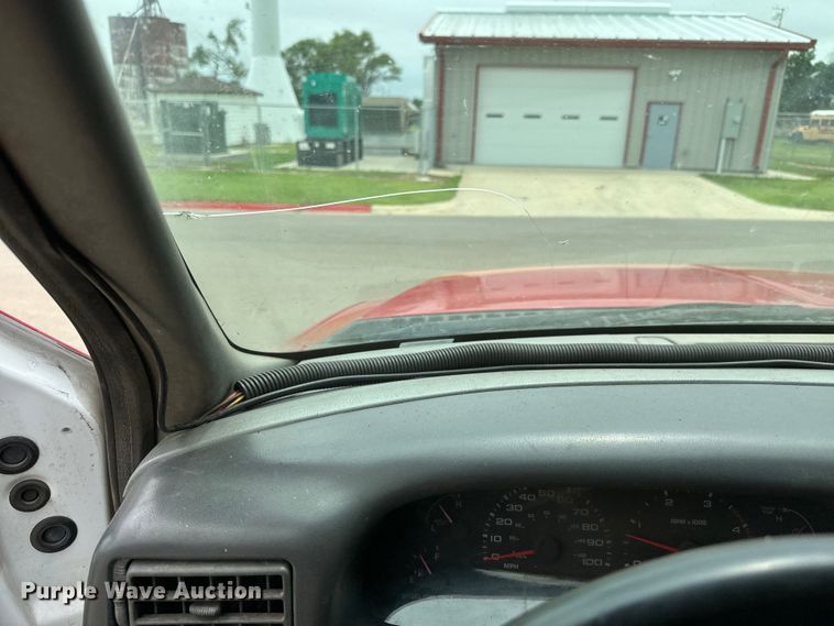 image for item NL9918 2002 Ford F450 Super Duty XL brush fire truck