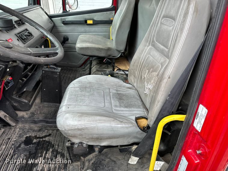 image for item NL9920 1999 Freightliner  FL70 pumper fire truck