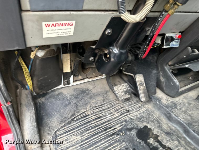 image for item NL9920 1999 Freightliner  FL70 pumper fire truck