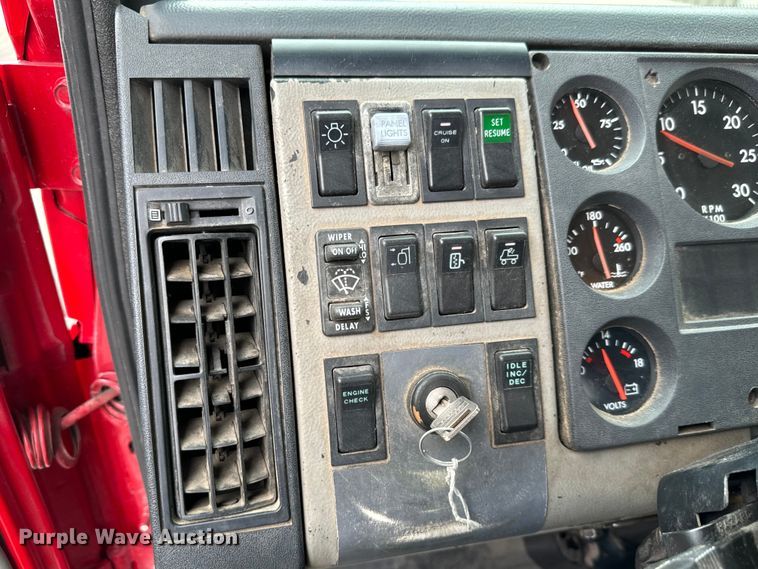 image for item NL9920 1999 Freightliner  FL70 pumper fire truck