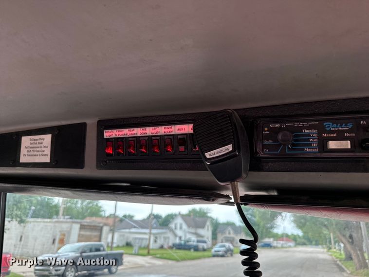 image for item NL9920 1999 Freightliner  FL70 pumper fire truck