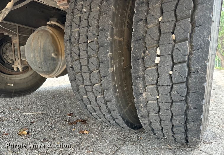 image for item NL9920 1999 Freightliner  FL70 pumper fire truck