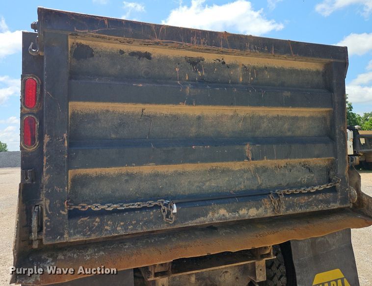 image for item NS9528 1990 Freightliner FLD dump truck