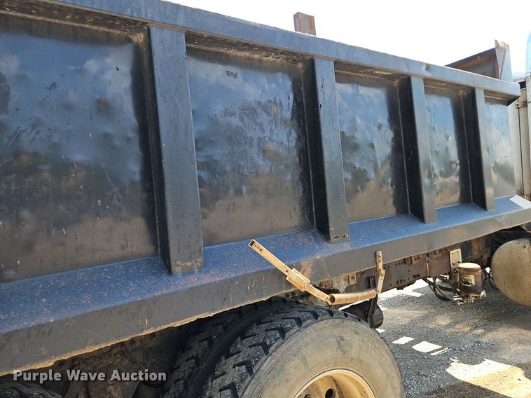 image for item NS9528 1990 Freightliner FLD dump truck
