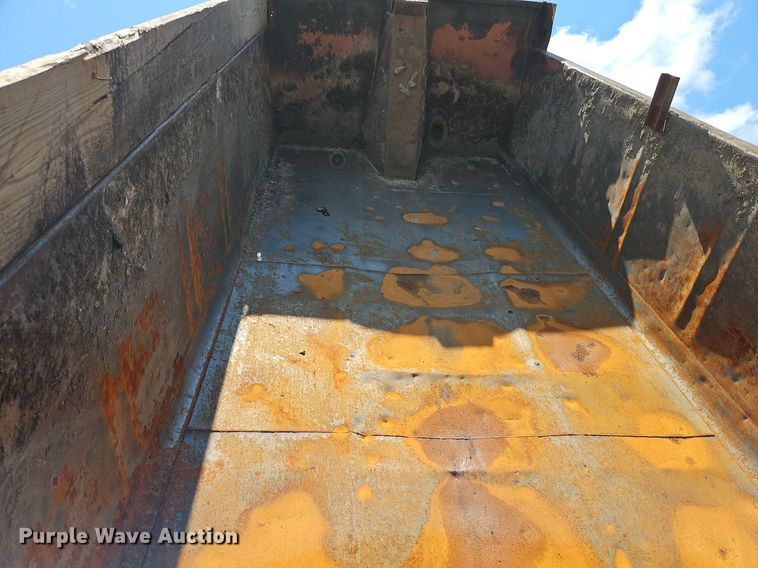 image for item NS9528 1990 Freightliner FLD dump truck