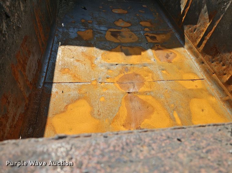 image for item NS9528 1990 Freightliner FLD dump truck