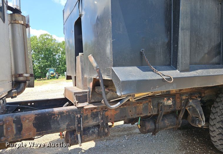 image for item NS9528 1990 Freightliner FLD dump truck