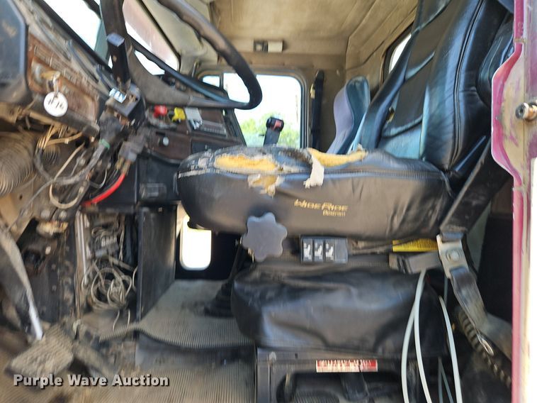 image for item NS9528 1990 Freightliner FLD dump truck