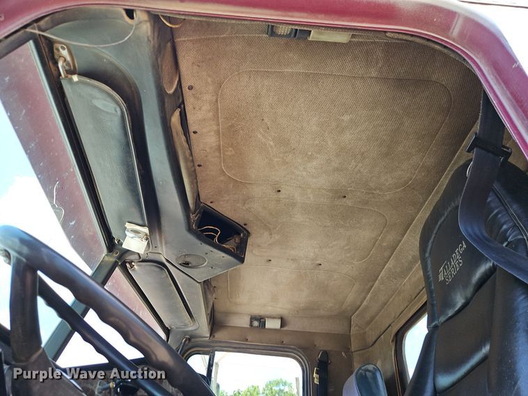 image for item NS9528 1990 Freightliner FLD dump truck