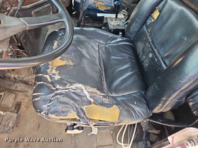 image for item NS9528 1990 Freightliner FLD dump truck