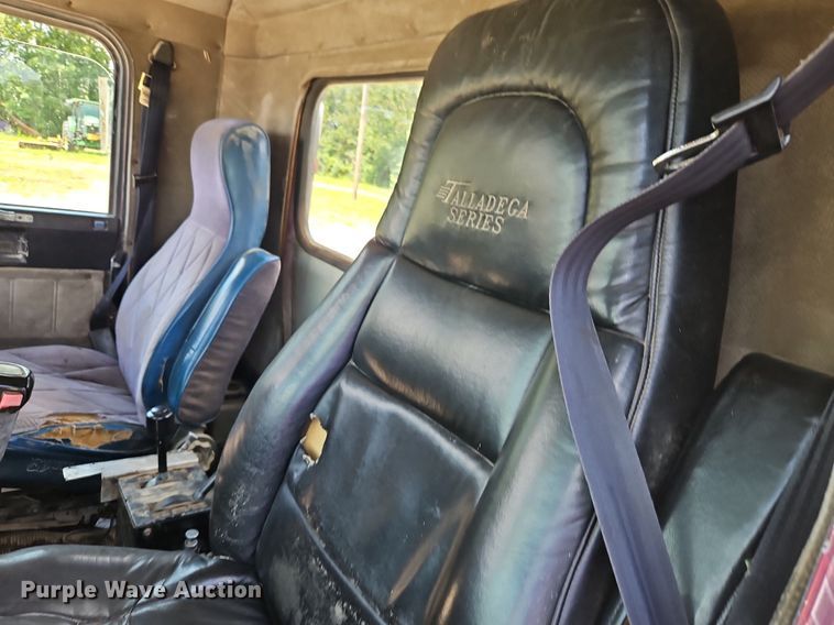 image for item NS9528 1990 Freightliner FLD dump truck