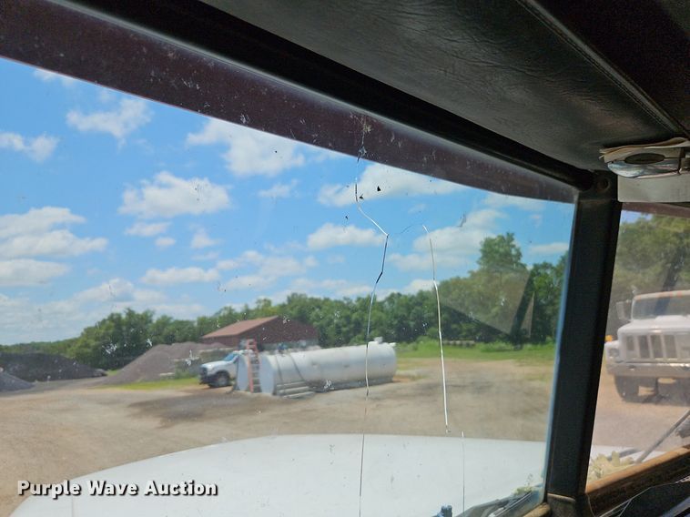 image for item NS9528 1990 Freightliner FLD dump truck