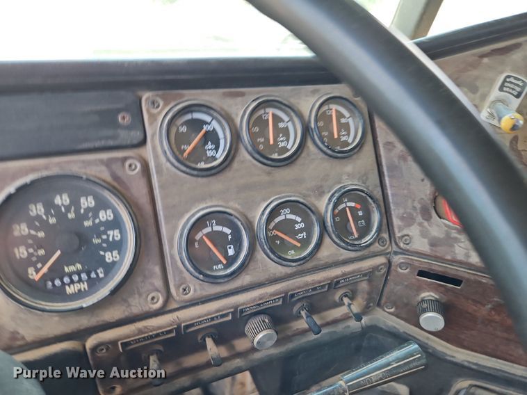 image for item NS9528 1990 Freightliner FLD dump truck