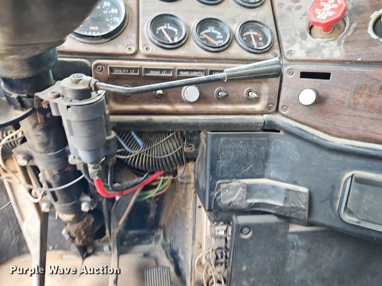 image for item NS9528 1990 Freightliner FLD dump truck