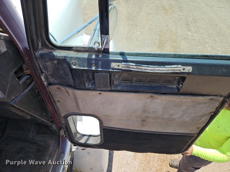 image for item NS9528 1990 Freightliner FLD dump truck