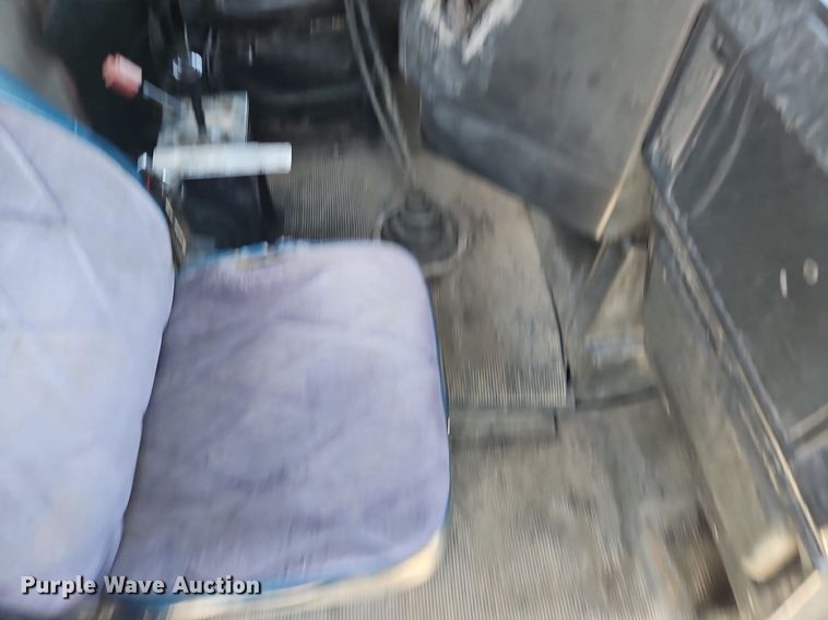 image for item NS9528 1990 Freightliner FLD dump truck