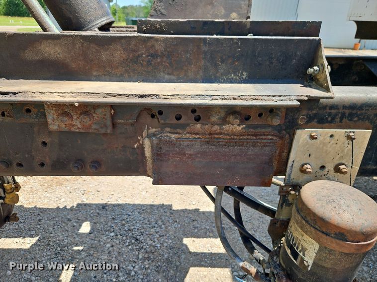 image for item NS9528 1990 Freightliner FLD dump truck