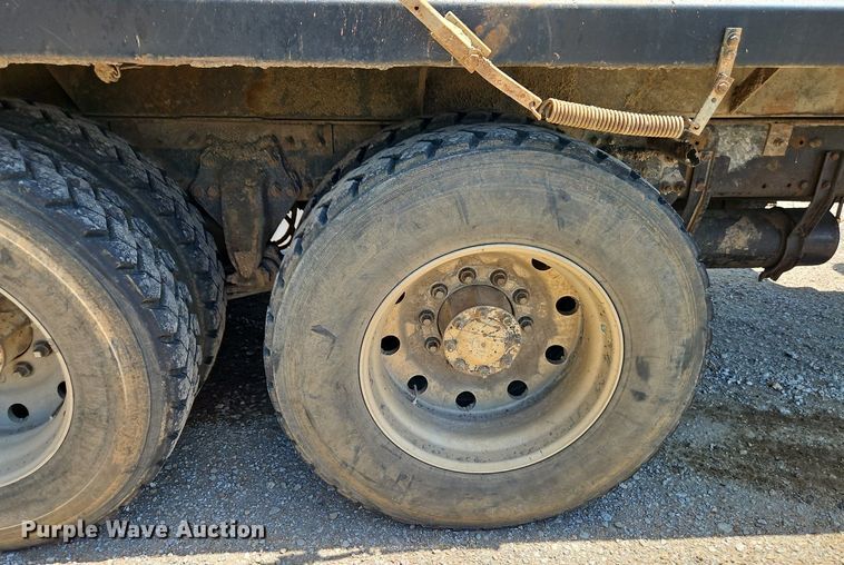 image for item NS9528 1990 Freightliner FLD dump truck