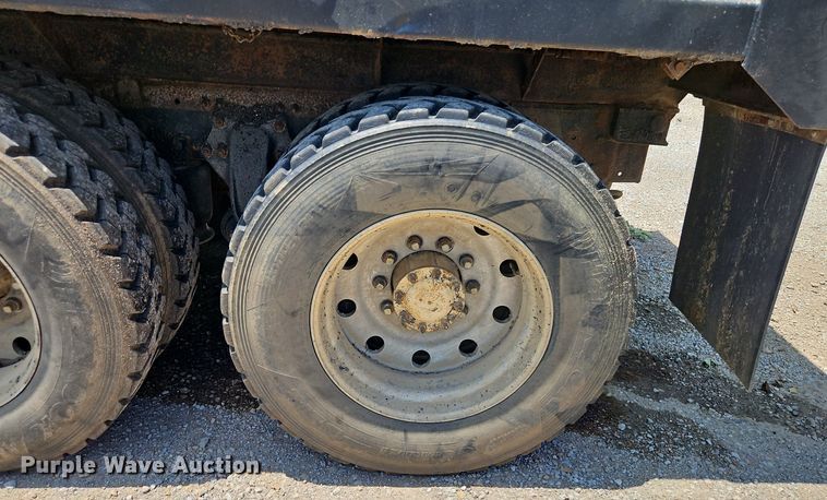 image for item NS9528 1990 Freightliner FLD dump truck