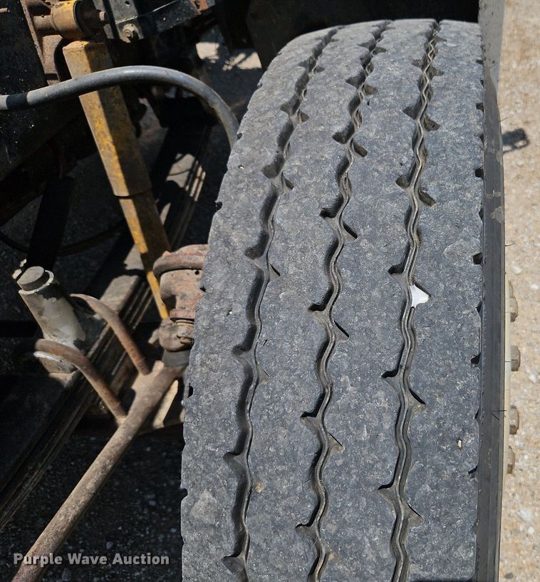 image for item NS9528 1990 Freightliner FLD dump truck