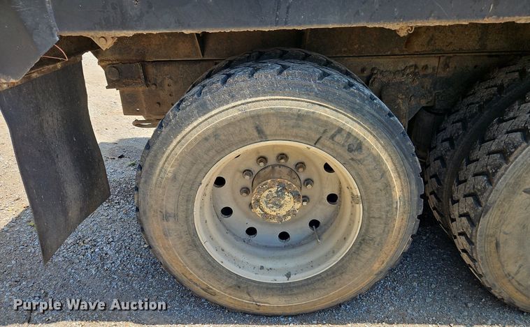 image for item NS9528 1990 Freightliner FLD dump truck