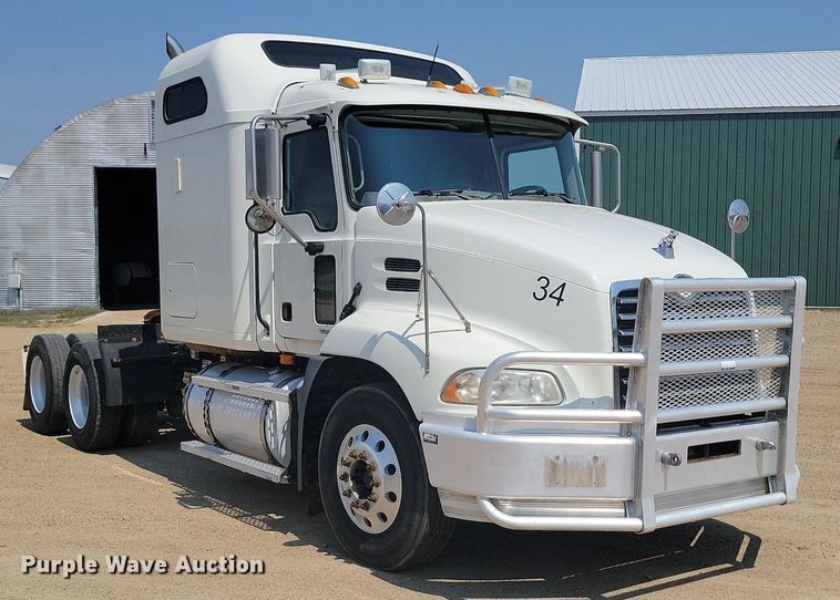 image for item NZ9868 2007 Mack Vision CXN613 semi truck