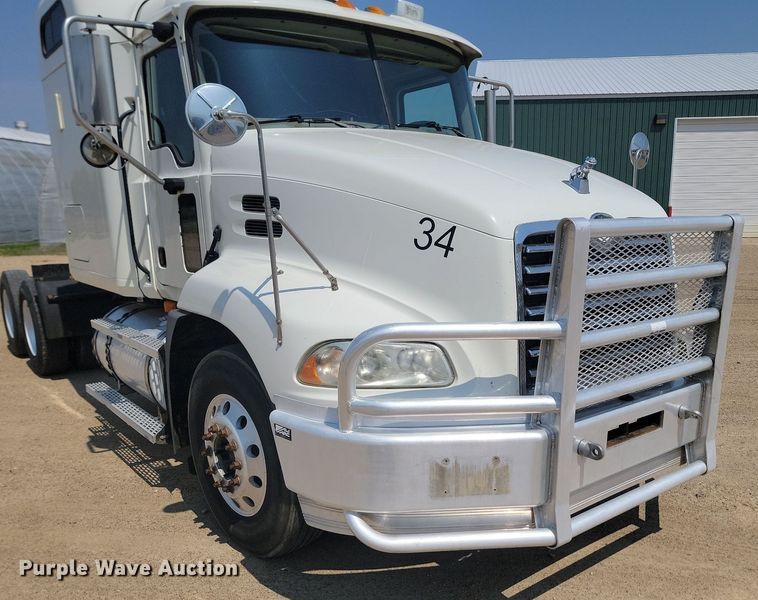 image for item NZ9868 2007 Mack Vision CXN613 semi truck