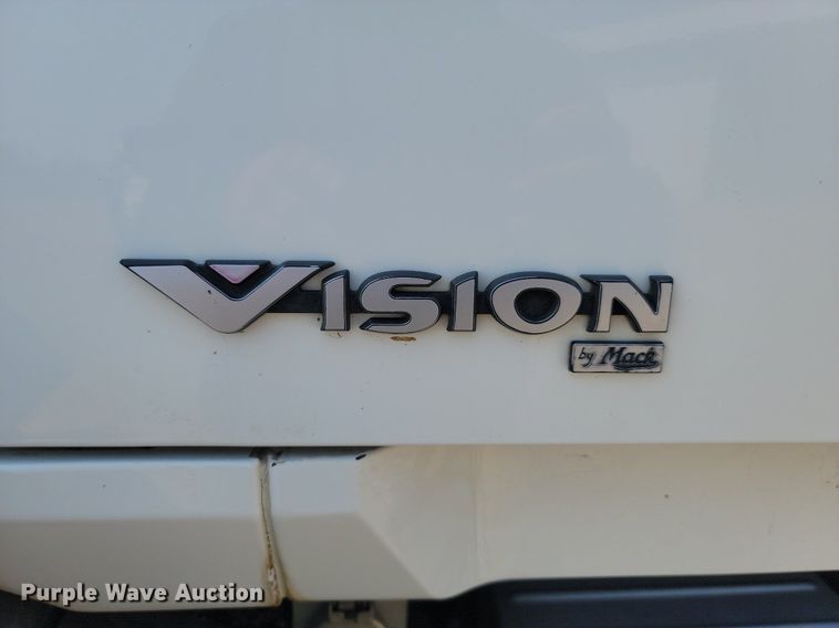 image for item NZ9868 2007 Mack Vision CXN613 semi truck