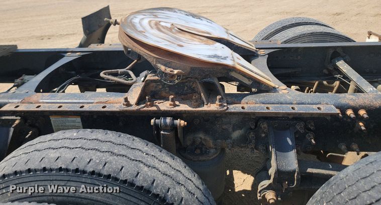 image for item NZ9868 2007 Mack Vision CXN613 semi truck