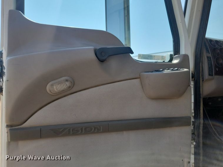 image for item NZ9868 2007 Mack Vision CXN613 semi truck