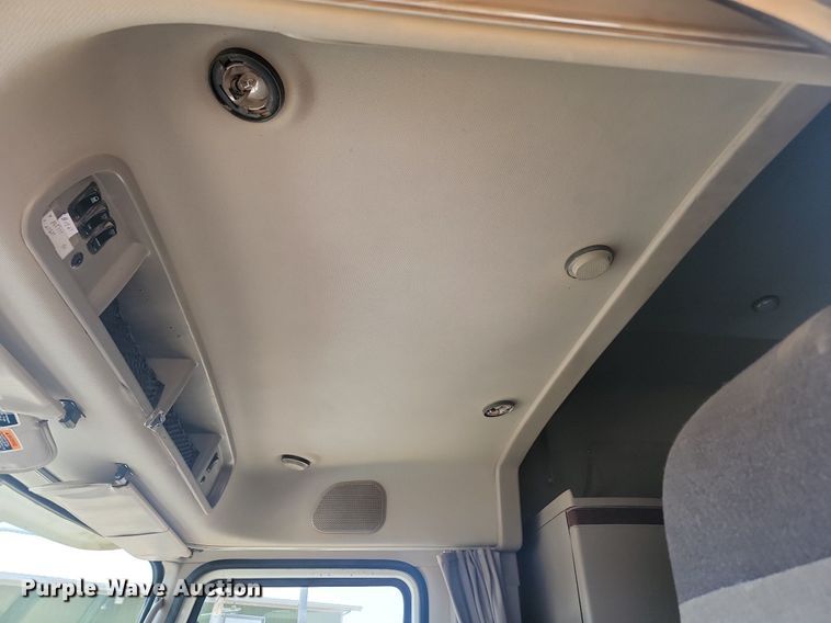 image for item NZ9868 2007 Mack Vision CXN613 semi truck